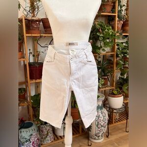 White Gap Original Low Rise Bermuda Shorts